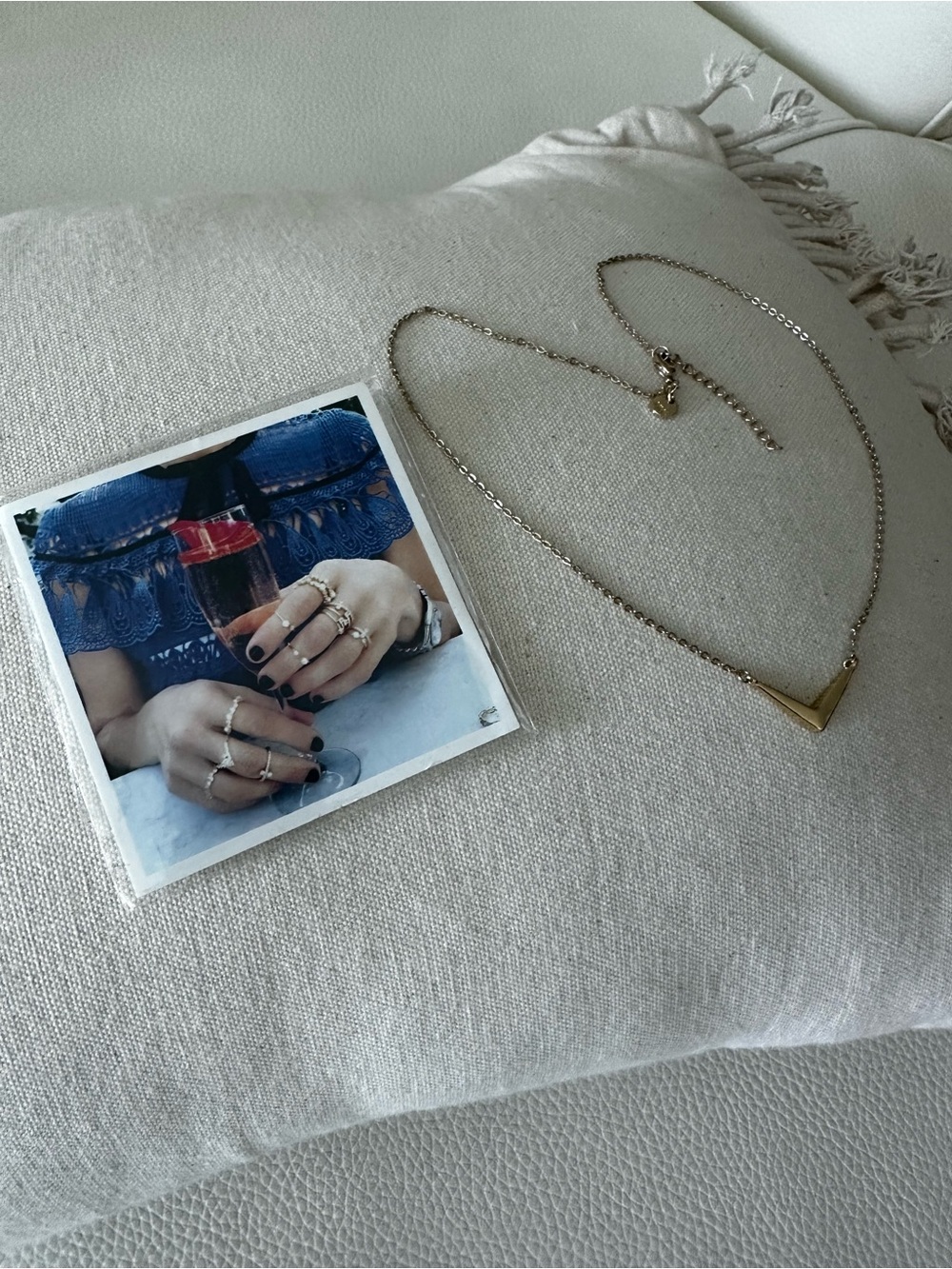 Melinda Maria V Chevron necklace pendant gold tone - Picture 2 of 5